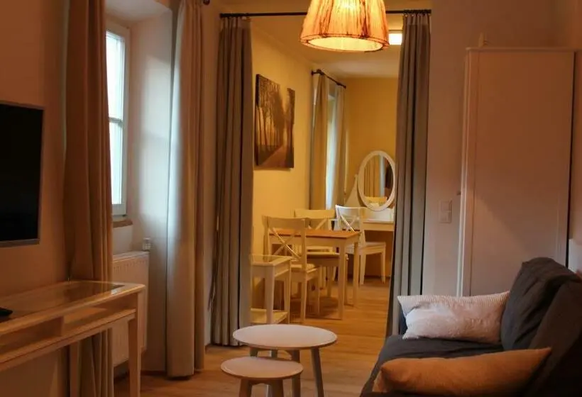 استودیوی استاندارد, Residence Traube