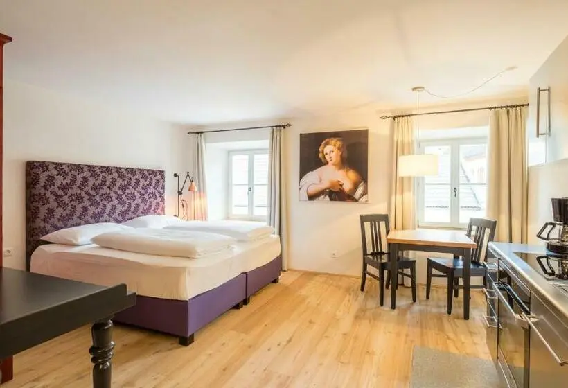 استودیوی استاندارد, Residence Traube