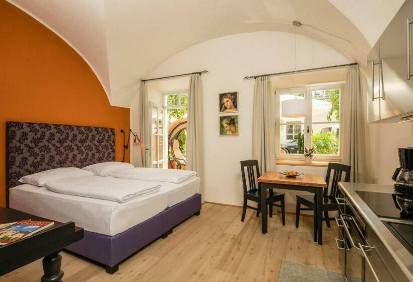 Студия Стандарт, Residence Traube