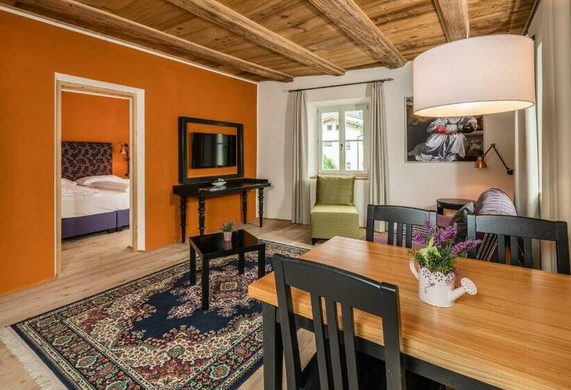 דירת חדר, Residence Traube