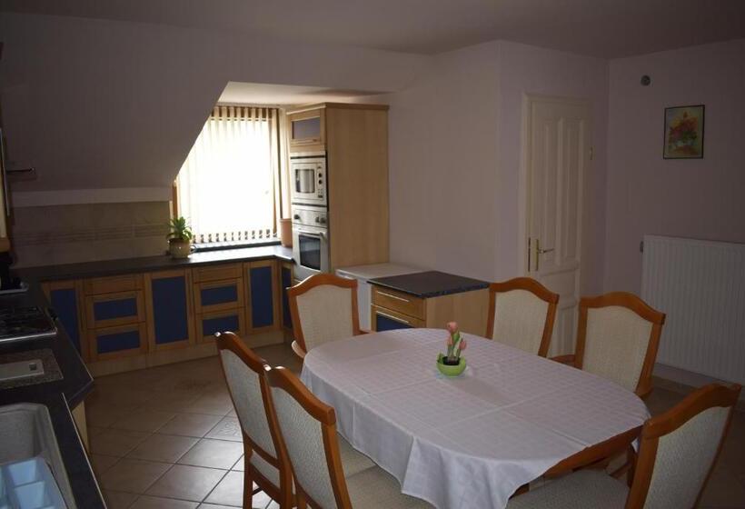 חדר סטודיו סטנדרד, Taverna Panzió