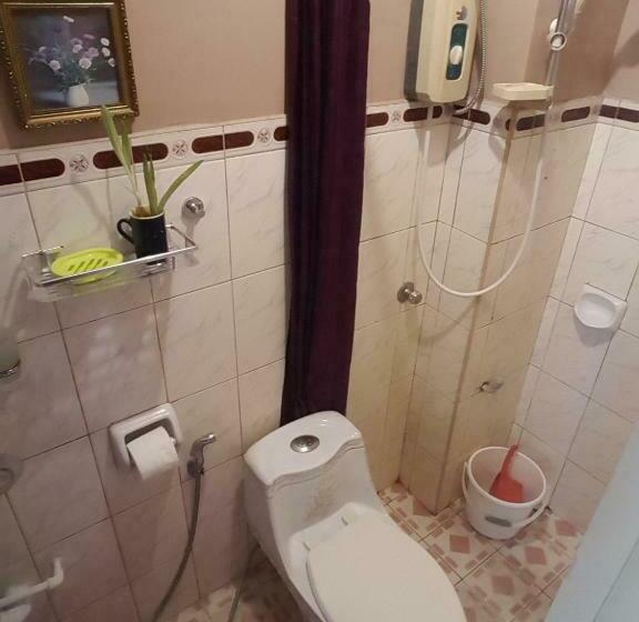 سوئیت با بالکن, Center Parkway Pension House