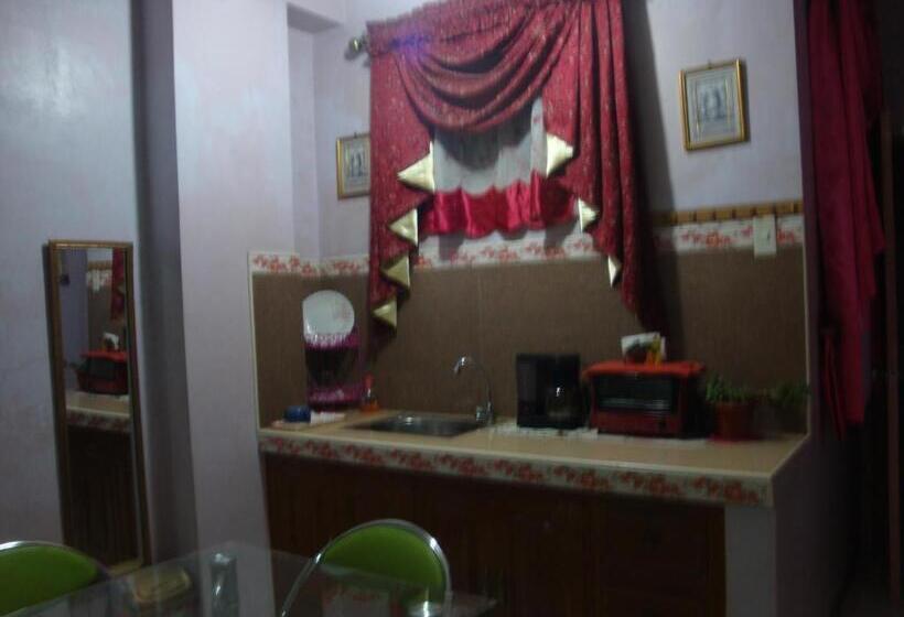 سوئیت با بالکن, Center Parkway Pension House