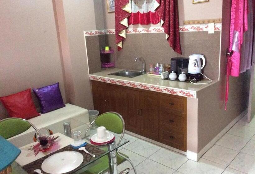 سوئیت با بالکن, Center Parkway Pension House