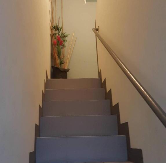 سوئیت با بالکن, Center Parkway Pension House