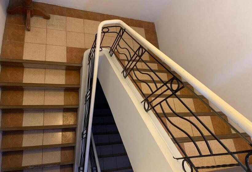 اتاق لوکس چهار تخته, Center Parkway Pension House