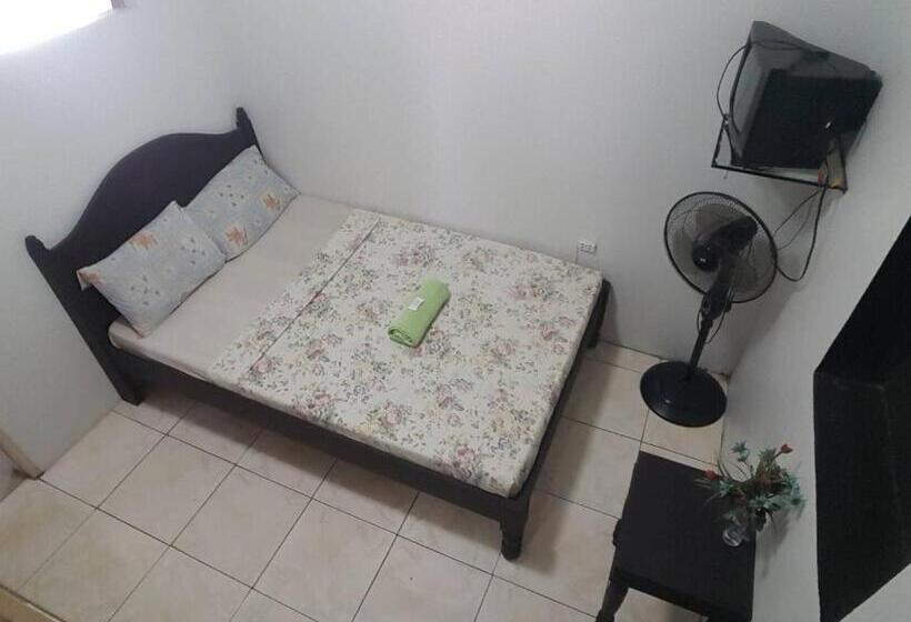 اتاق اکونومی, Center Parkway Pension House