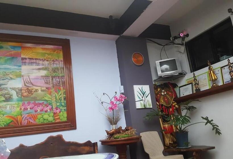 이코노미 룸, Center Parkway Pension House