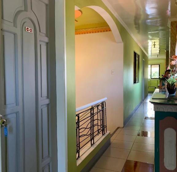 اتاق اکونومی, Center Parkway Pension House