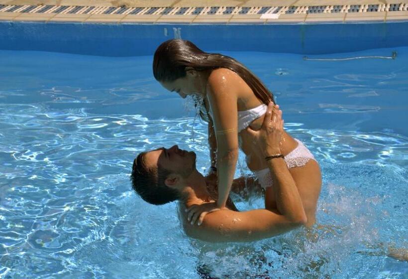 سوئیت جونیور با چشمانداز باغ, Anofli Suites