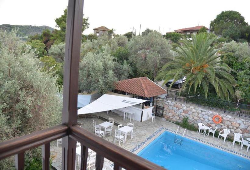 سوییت جونیور با چشمانداز استخر, Anofli Suites