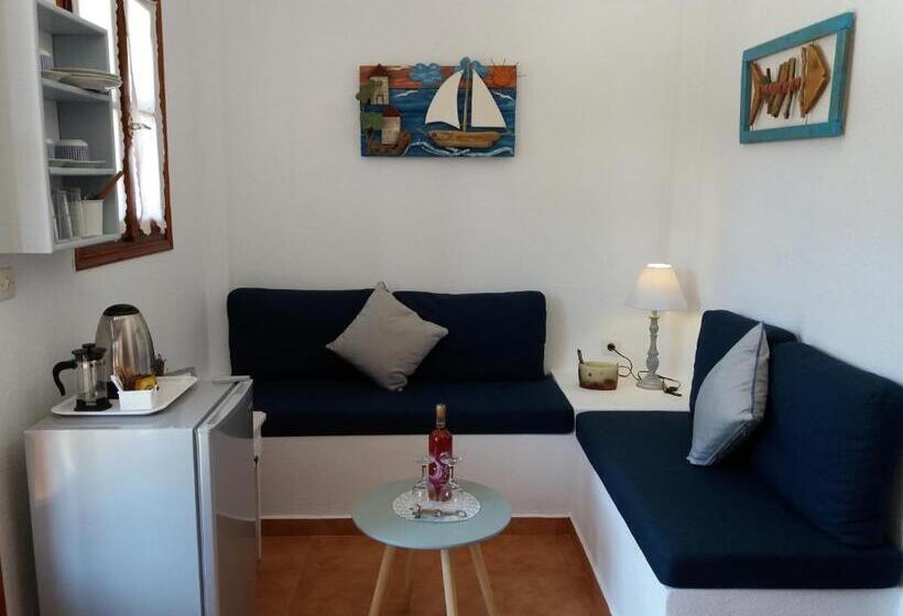 سوییت جونیور با چشمانداز استخر, Anofli Suites