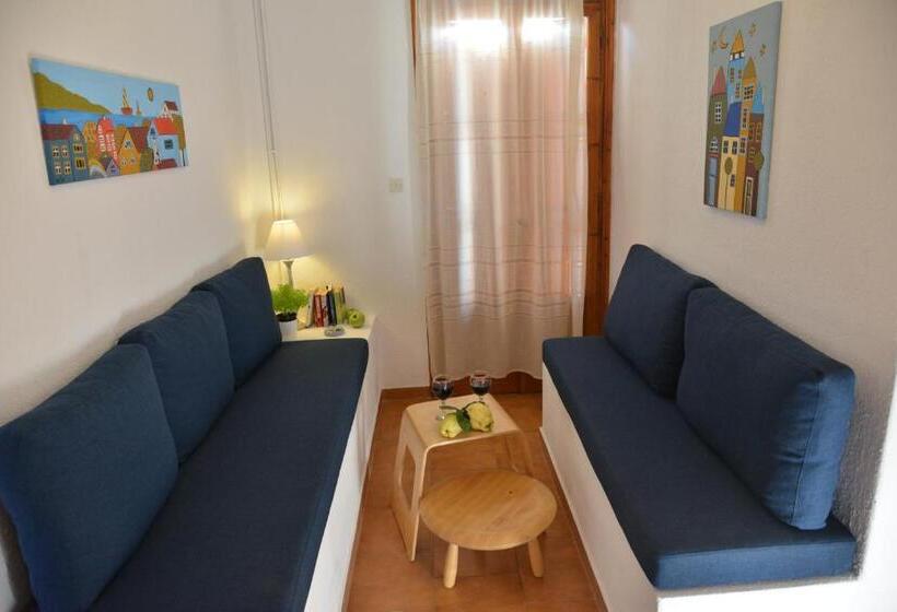 سوییت جونیور با بالکن, Anofli Suites