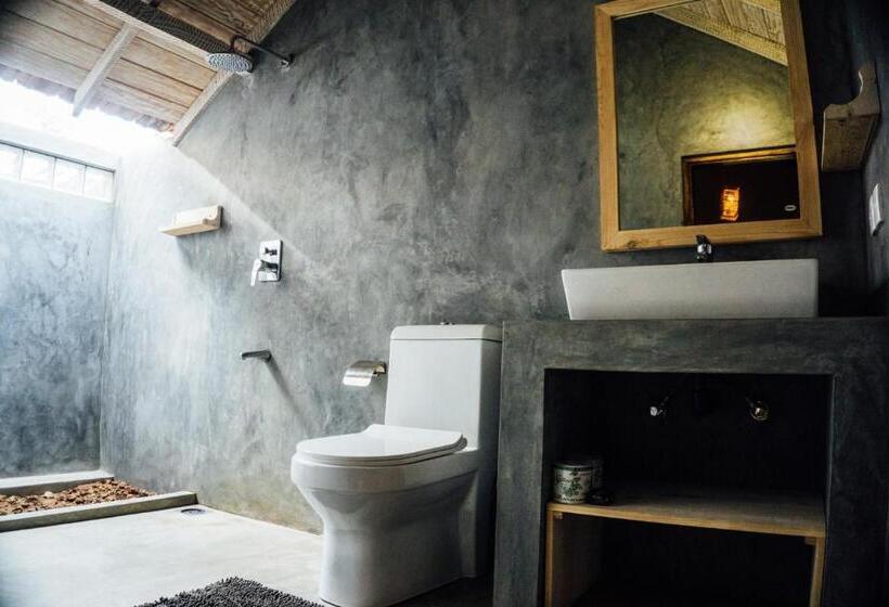 小室, Surf N Sun Arugam Bay