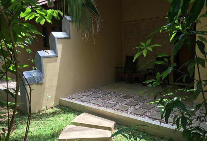 带花园景观和一个卧室的别墅, Surf N Sun Arugam Bay