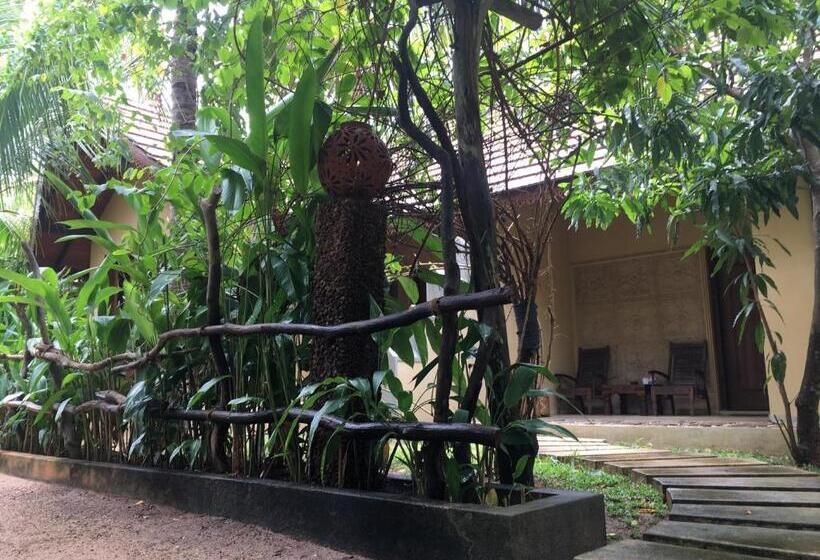 带花园景观和一个卧室的别墅, Surf N Sun Arugam Bay