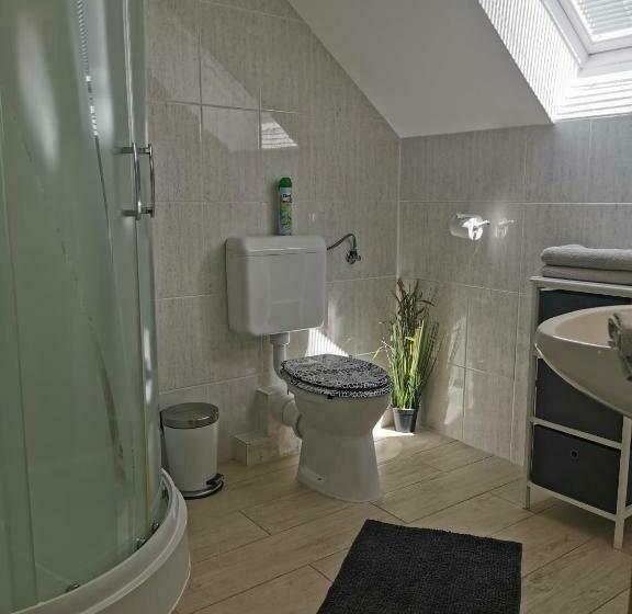 غرفة قياسية مزوَّدة بتراس, Csabai Vendégház