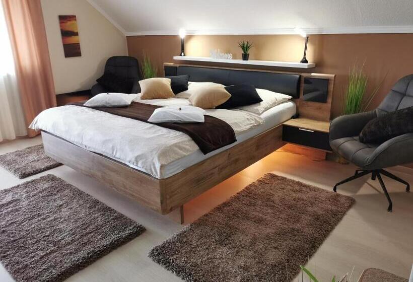 غرفة قياسية مزوَّدة بتراس, Csabai Vendégház