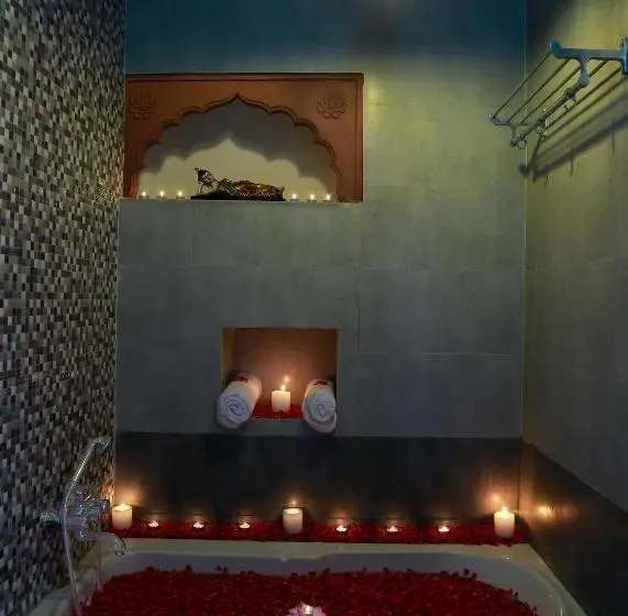 اتاق لوکس با چشم‌انداز, Jewel Palace Haweli