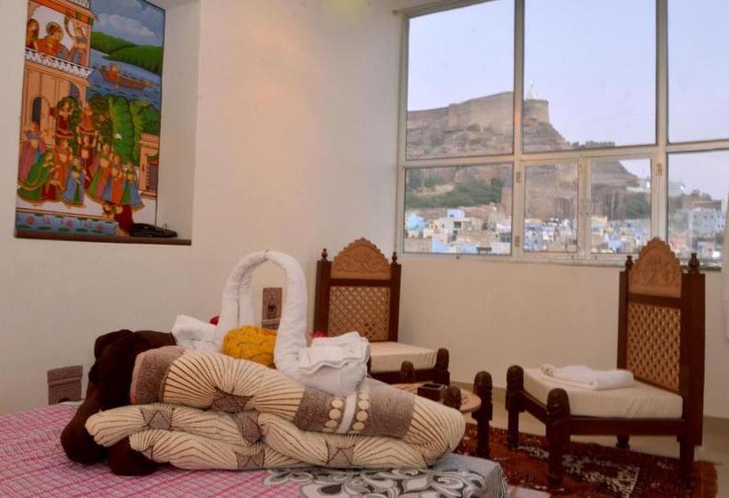 اتاق لوکس با چشم‌انداز, Jewel Palace Haweli