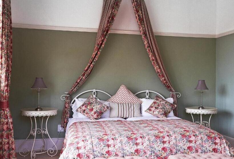 Suite with lake view, Parkes Manor