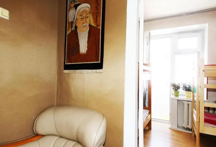 تختخواب در اتاق مشترک, Top Tour & Guesthouse Mongolia