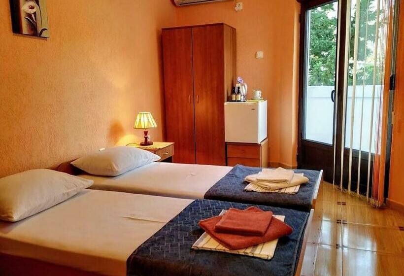 اتاق استاندارد با تراس, Villa Budvanka Guesthouse