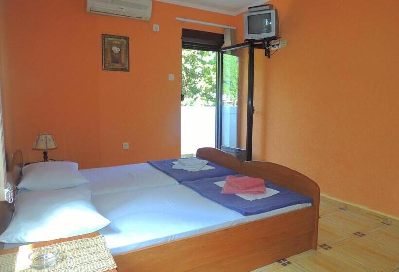 Standard room with outdoor bath, Villa Budvanka Guesthouse