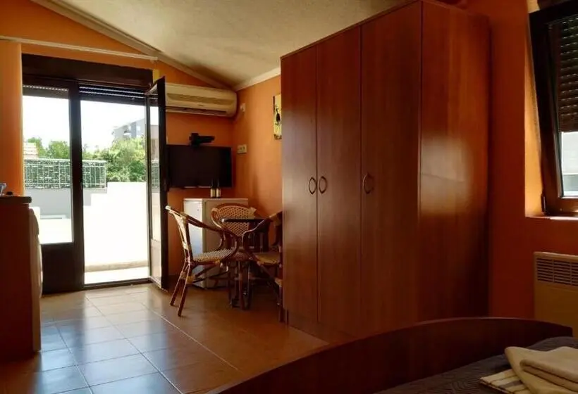 استودیو استاندارد با تراس, Villa Budvanka Guesthouse