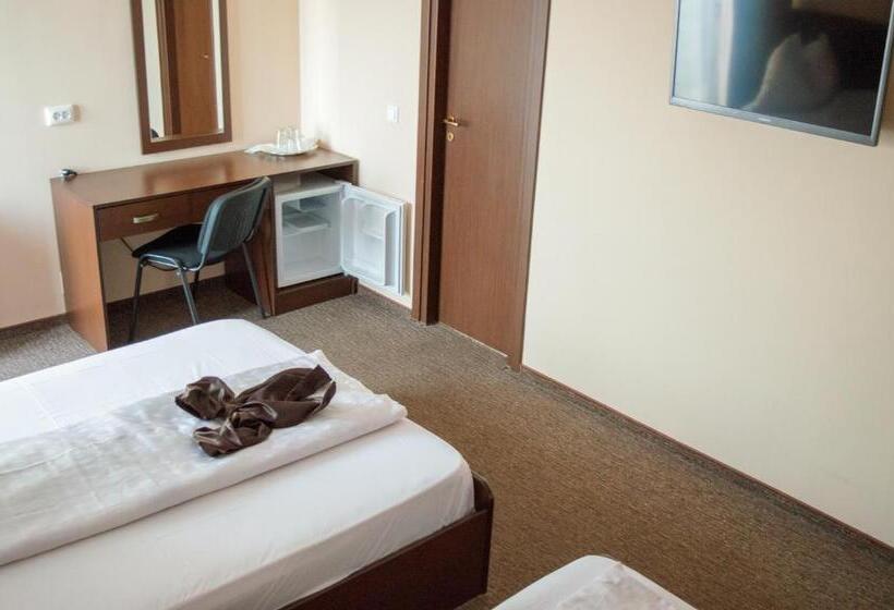 스탠다드 트리플 룸, Pensiunea Carmena