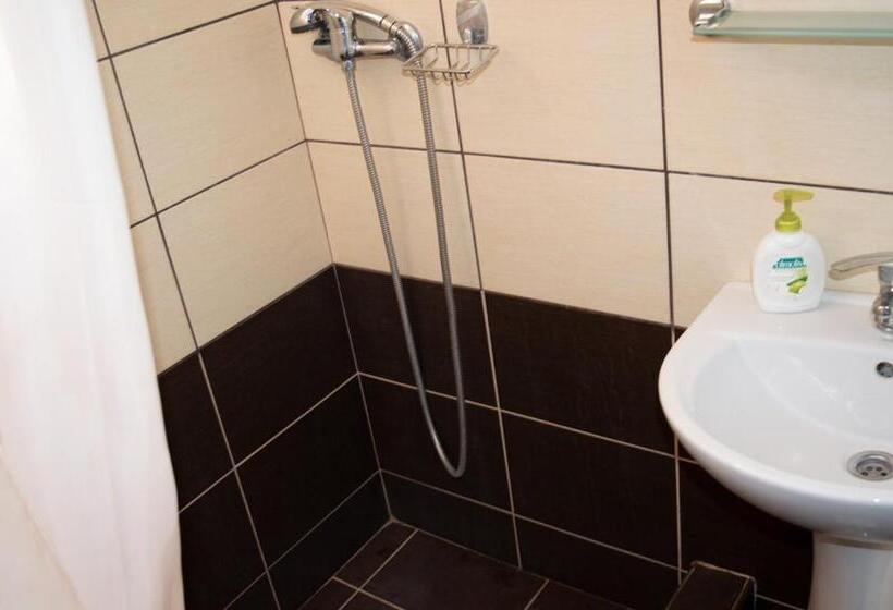 스탠다드 트리플 룸, Pensiunea Carmena