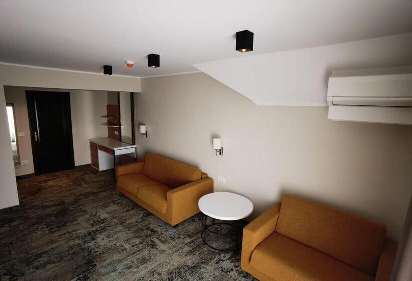 패밀리 스위트, Pensiunea Carmena