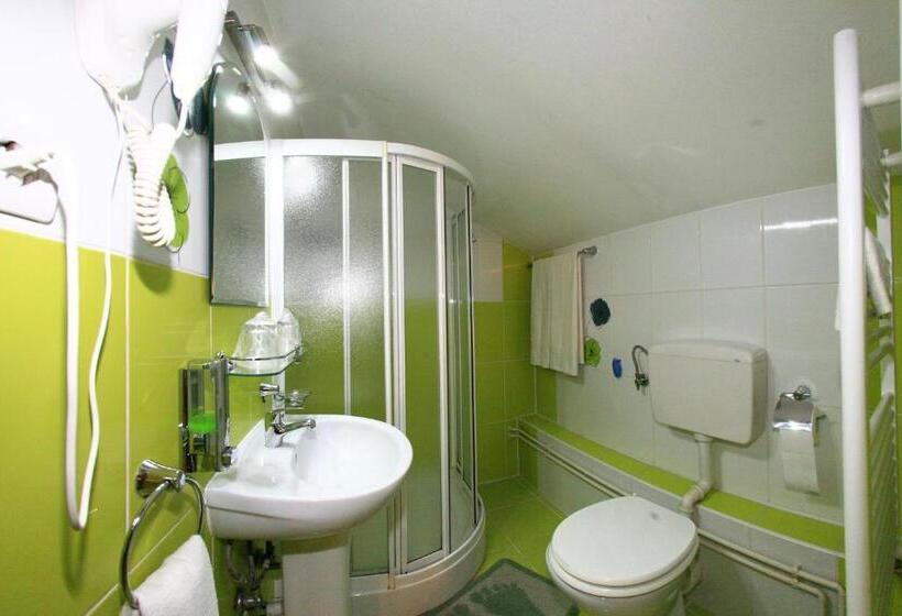 חדר סטנדרט, Radena