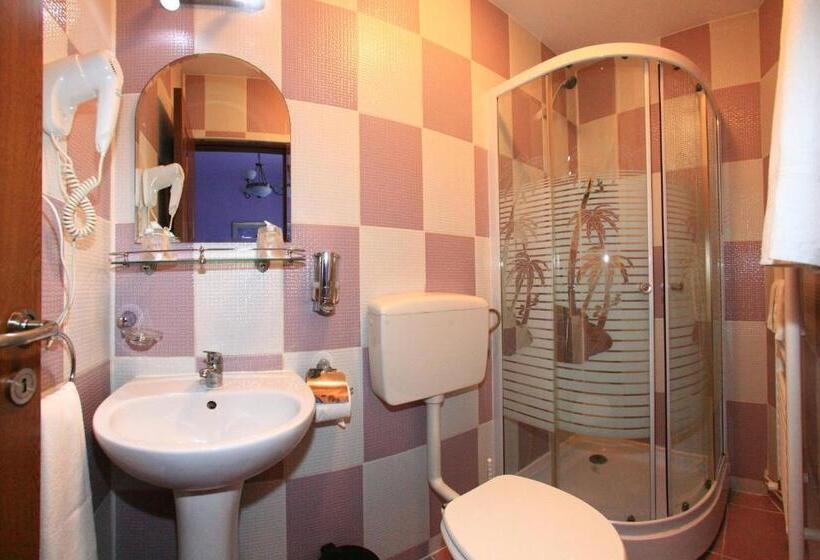 חדר סטנדרט, Radena