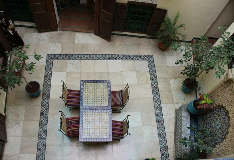 اتاق استاندارد یک نفره, Dar Aida