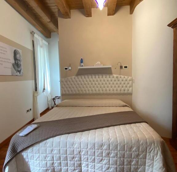 标准间, Ca  Hemingway