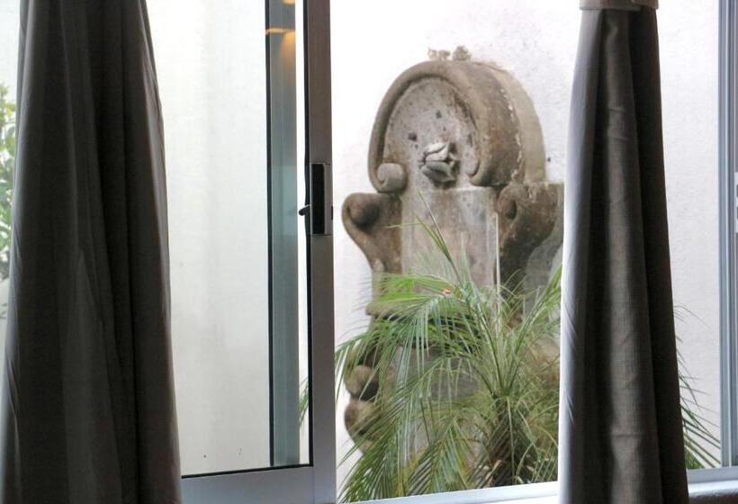 غرفة قياسية ثلاثية, San Sebastian