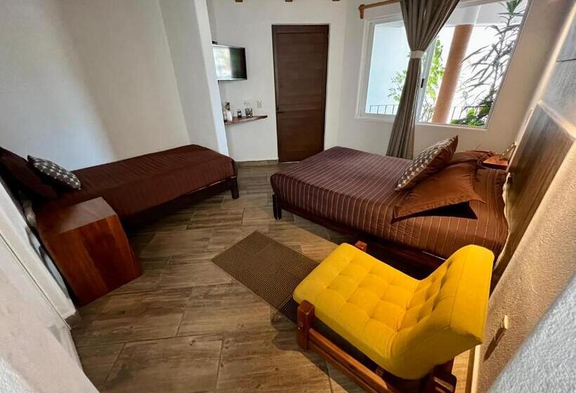 غرفة قياسية ثلاثية, San Sebastian