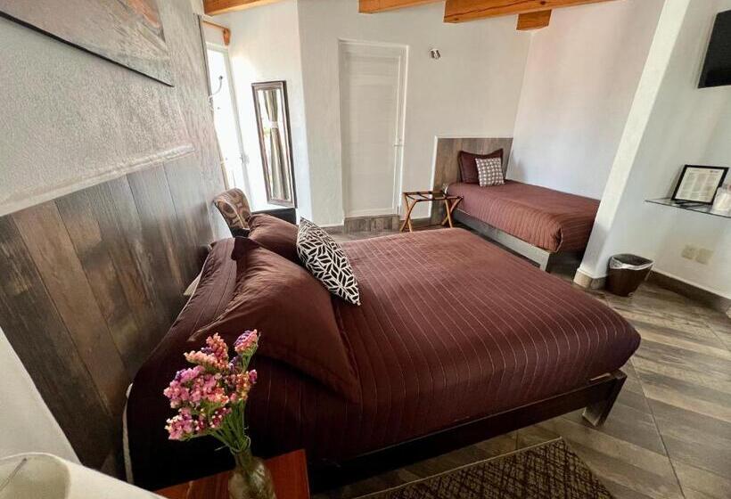 غرفة قياسية ثلاثية, San Sebastian