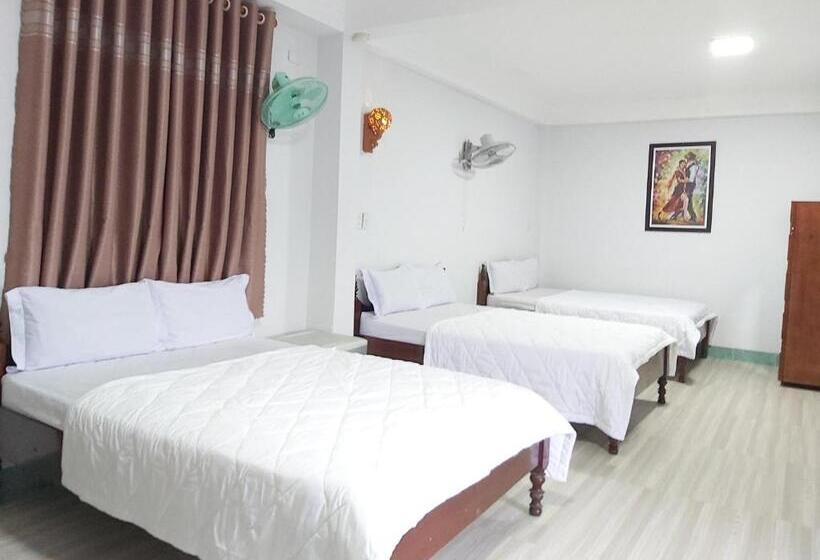 חדר משפחתי, Thanh Van 2