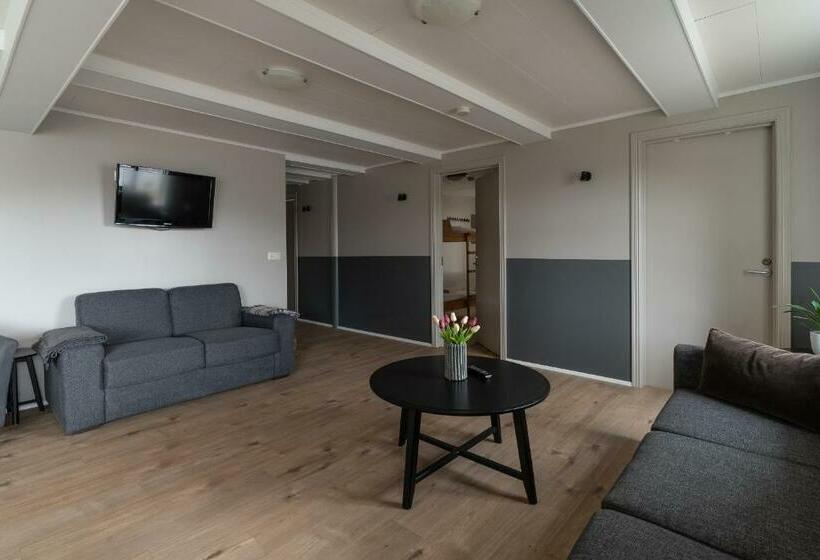 اتاق استاندارد با سرویس بهداشتی مشترک, Isafjordur Hostel