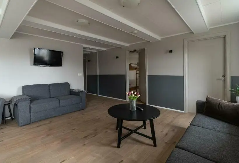 اتاق استاندارد با سرویس بهداشتی مشترک, Isafjordur Hostel