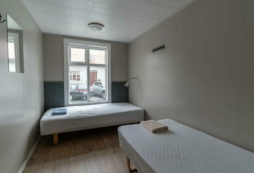 اتاق استاندارد با سرویس بهداشتی مشترک, Isafjordur Hostel