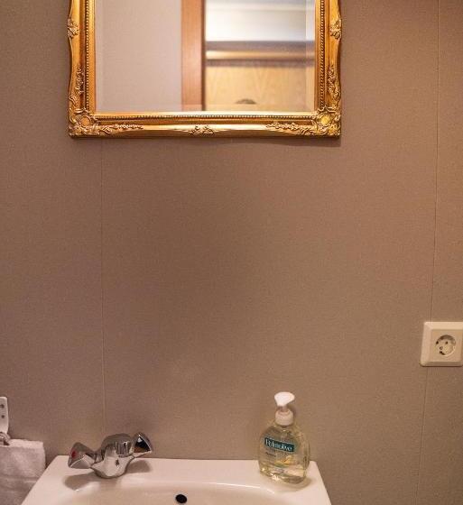 تختخواب در اتاق مشترک, Isafjordur Hostel