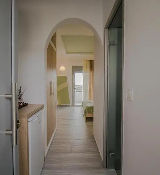 Superior-sviitti, Maroula Studios