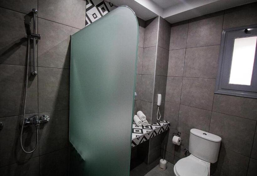 수피리어 스위트, Maroula Studios