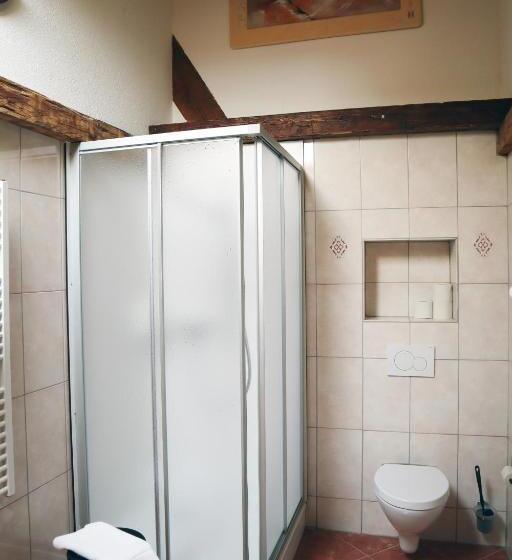 غرفة إقتصادية ثلاثية, Gruyère Rooms