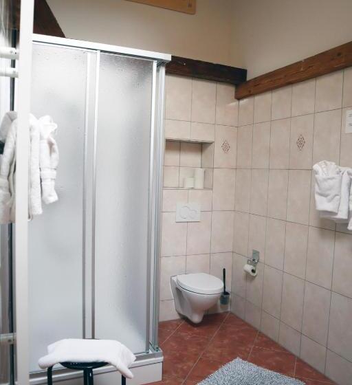 غرفة إقتصادية ثلاثية, Gruyère Rooms