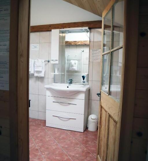 חדר אקונומי לשלושה, Gruyère Rooms