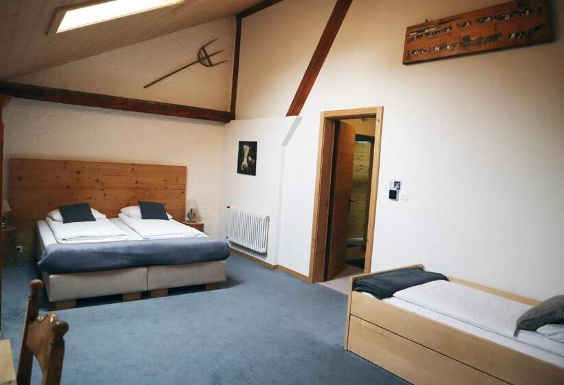 חדר אקונומי לשלושה, Gruyère Rooms